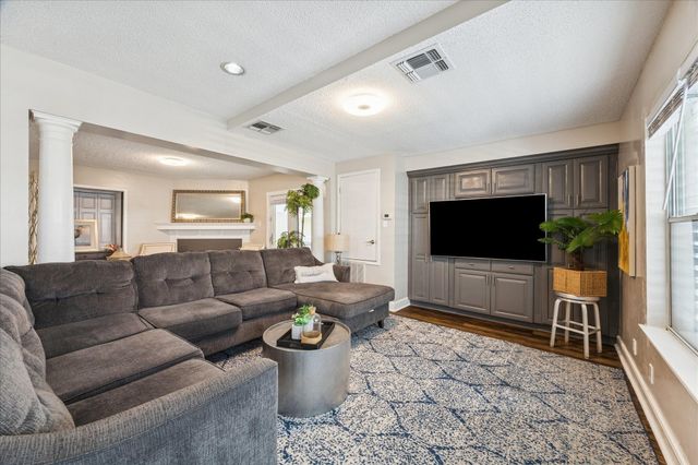 1330 Coral Way, Tiki Island, TX 77554