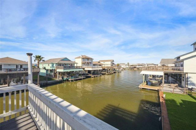 1330 Coral Way, Tiki Island, TX 77554