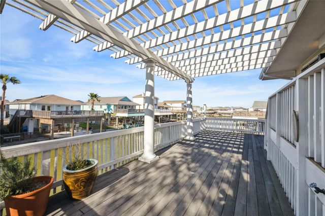 1330 Coral Way, Tiki Island, TX 77554