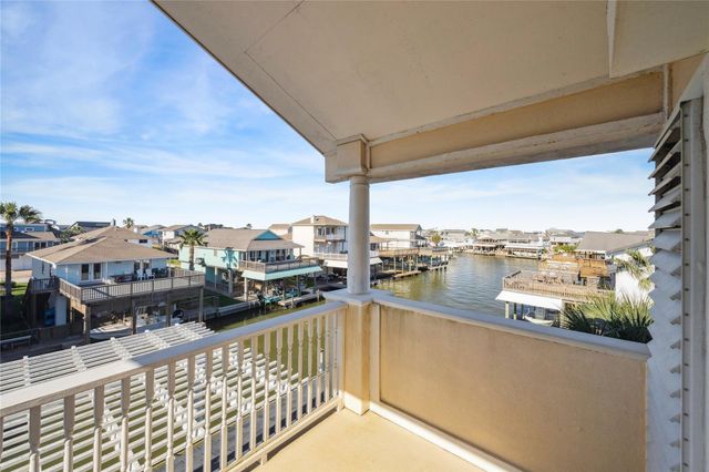 1330 Coral Way, Tiki Island, TX 77554