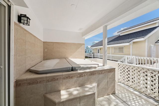 1330 Coral Way, Tiki Island, TX 77554