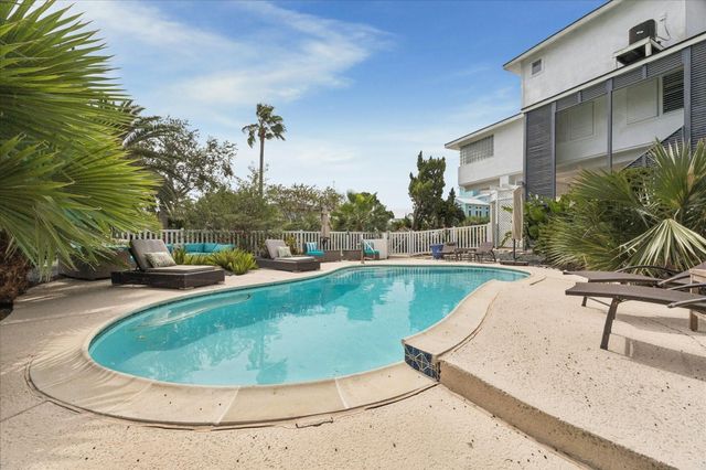 1330 Coral Way, Tiki Island, TX 77554