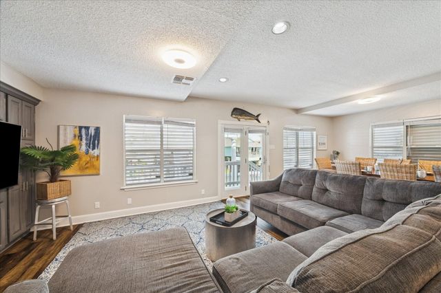 1330 Coral Way, Tiki Island, TX 77554