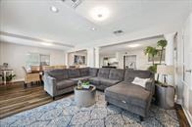 1330 Coral Way, Tiki Island, TX 77554