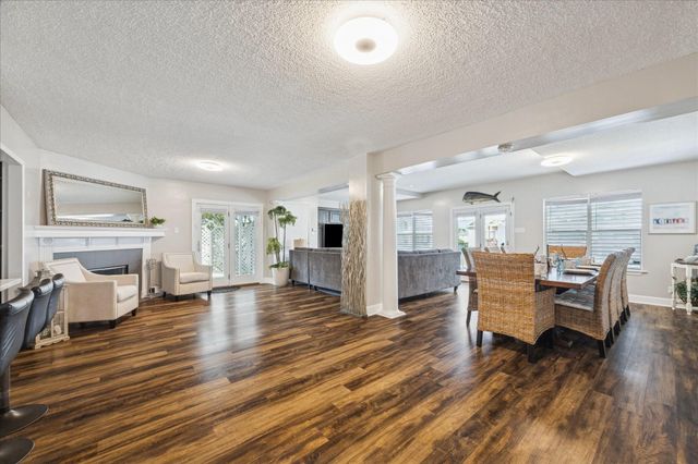 1330 Coral Way, Tiki Island, TX 77554