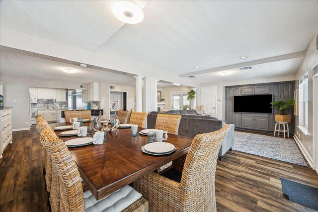 1330 Coral Way, Tiki Island, TX 77554