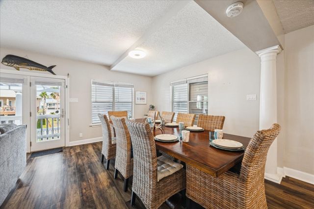 1330 Coral Way, Tiki Island, TX 77554