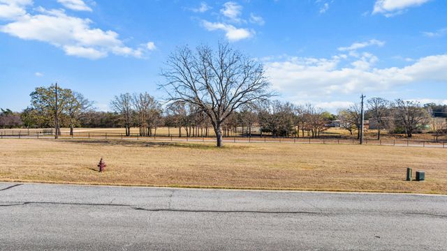 273 Toscana Circle, Gordonville, TX 76245
