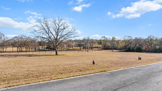 273 Toscana Circle, Gordonville, TX 76245