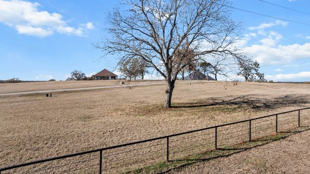 273 Toscana Circle, Gordonville, TX 76245