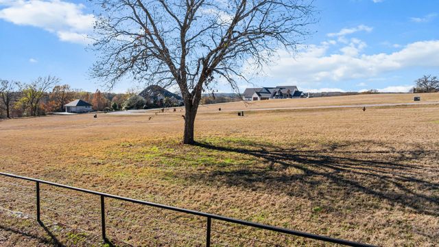 273 Toscana Circle, Gordonville, TX 76245