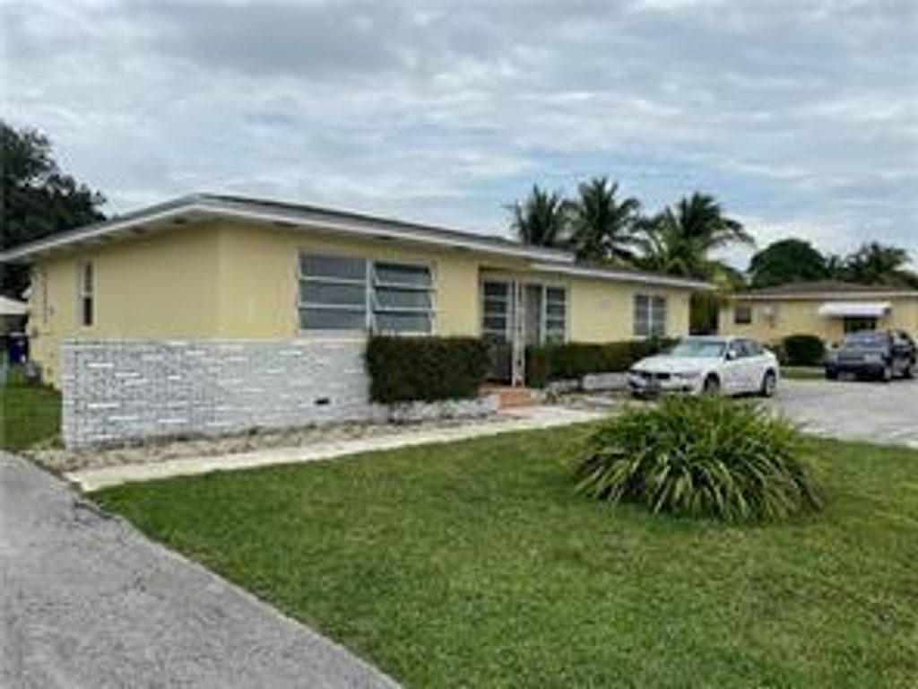 2525 Pierce St, Hollywood, FL 33020