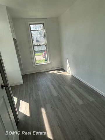 106 S Chilson Street, Bay City, MI 48706