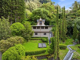 108 Meleana Place, Honolulu, HI 96817