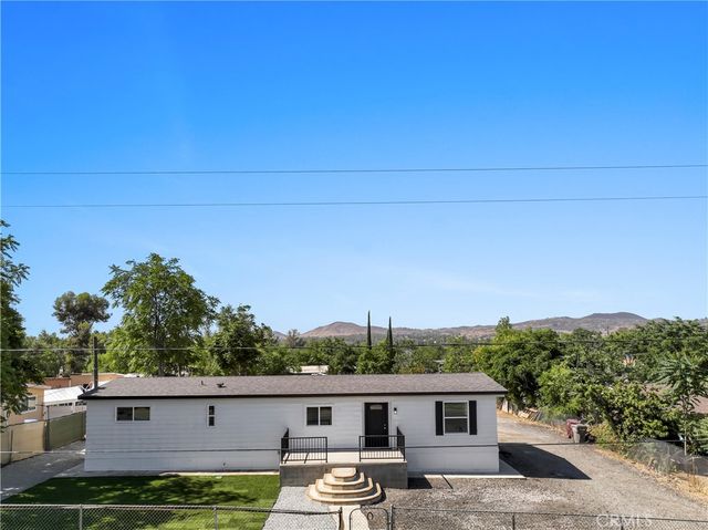 21133 Kinney, Perris, CA 92570