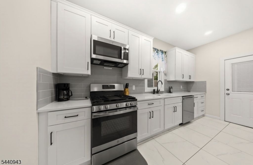 216 N Maple Ave, East Orange City, NJ 07017 — photo 5