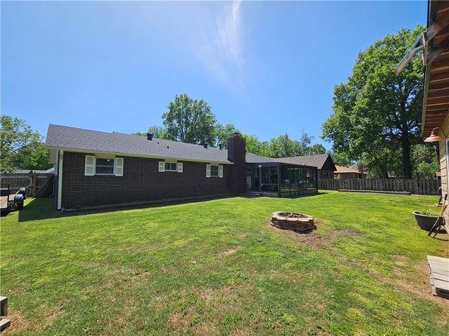 1418 Buena Vista Circle, Springdale, AR 72762