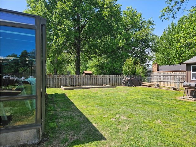1418 Buena Vista Circle, Springdale, AR 72762