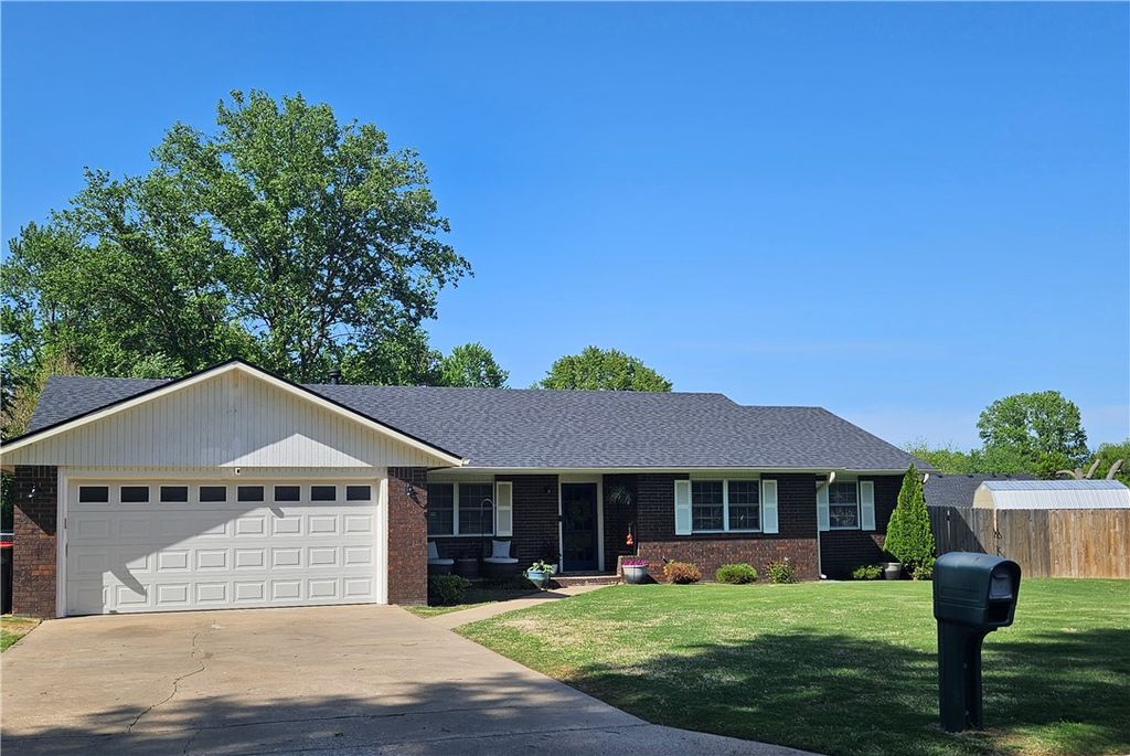 1418 Buena Vista Circle, Springdale, AR 72762
