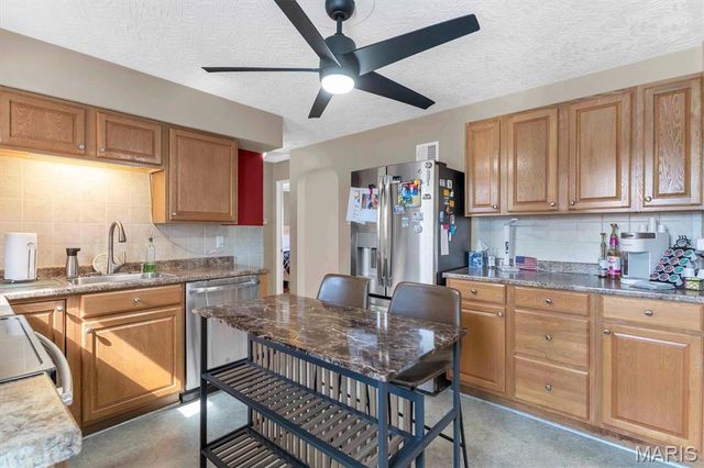 9134 Niger Drive, St Louis, MO 63123