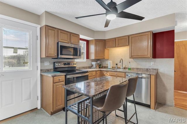 9134 Niger Drive, St Louis, MO 63123