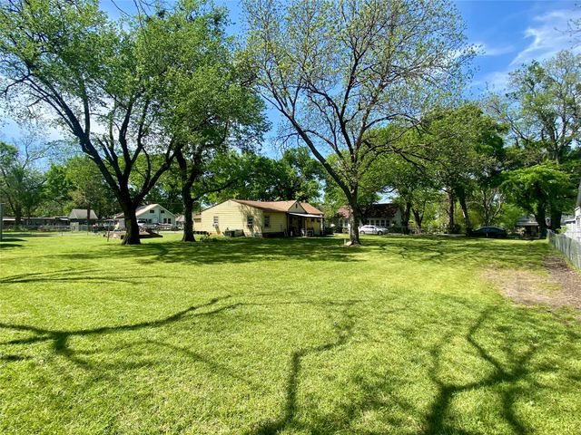 1115 S 6th Street, Bonham, TX 75418