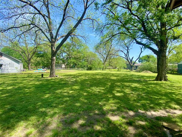 1115 S 6th Street, Bonham, TX 75418