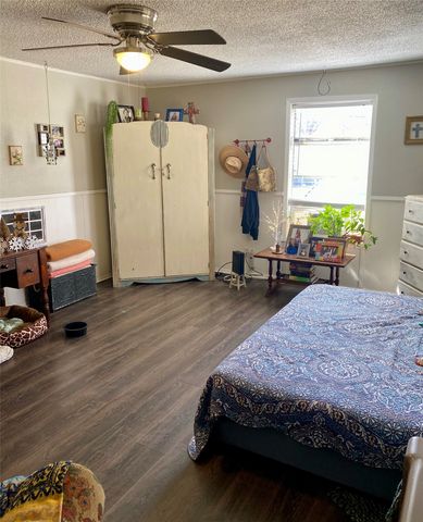 1115 S 6th Street, Bonham, TX 75418