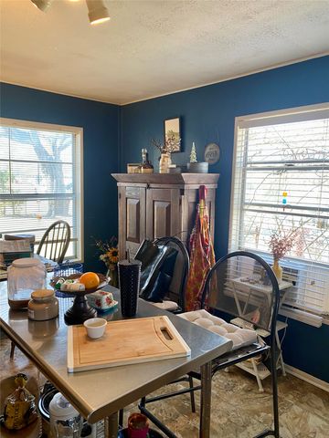 1115 S 6th Street, Bonham, TX 75418