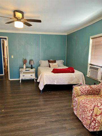 1115 S 6th Street, Bonham, TX 75418