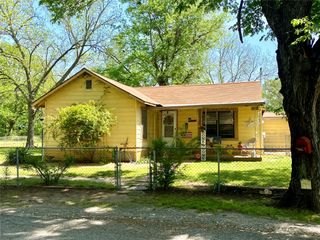 1115 S 6th Street, Bonham, TX 75418