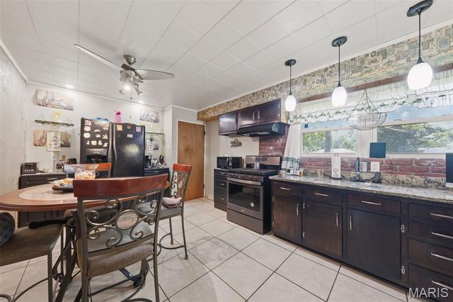 6908 Howdershell Road, Hazelwood, MO 63042