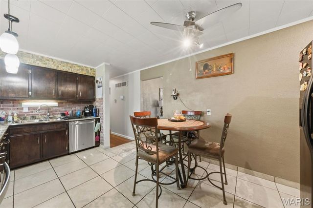 6908 Howdershell Road, Hazelwood, MO 63042