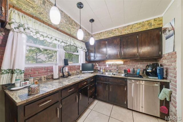 6908 Howdershell Road, Hazelwood, MO 63042