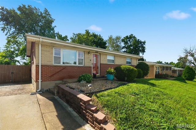 6908 Howdershell Road, Hazelwood, MO 63042