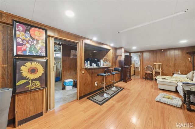 6908 Howdershell Road, Hazelwood, MO 63042