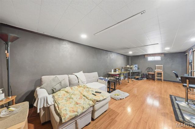 6908 Howdershell Road, Hazelwood, MO 63042