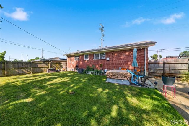 6908 Howdershell Road, Hazelwood, MO 63042