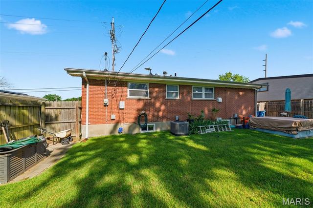 6908 Howdershell Road, Hazelwood, MO 63042