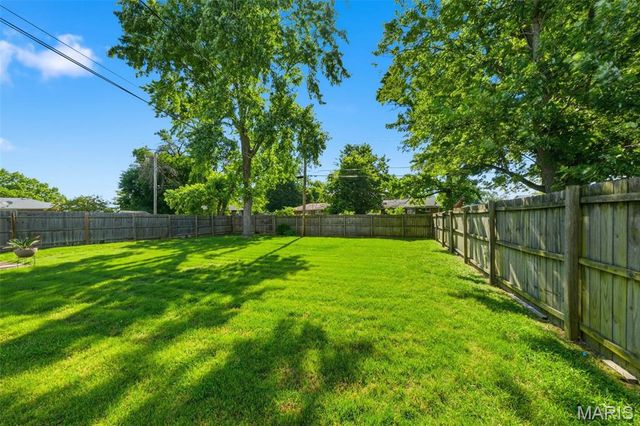 6908 Howdershell Road, Hazelwood, MO 63042