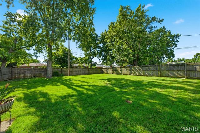6908 Howdershell Road, Hazelwood, MO 63042