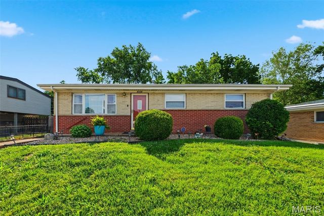 6908 Howdershell Road, Hazelwood, MO 63042
