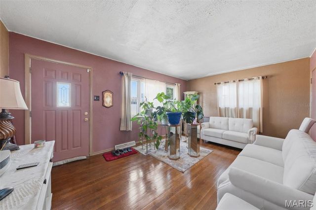 6908 Howdershell Road, Hazelwood, MO 63042