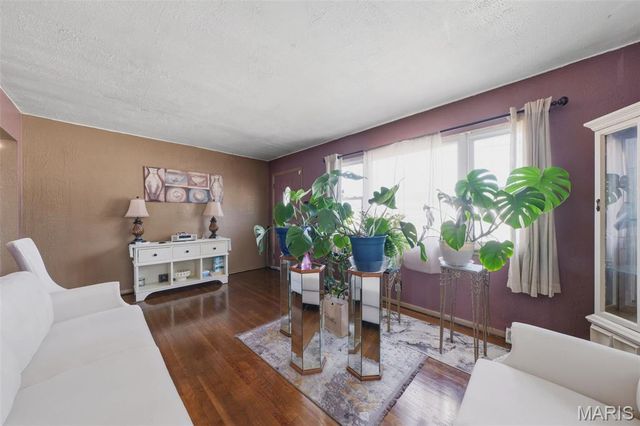 6908 Howdershell Road, Hazelwood, MO 63042
