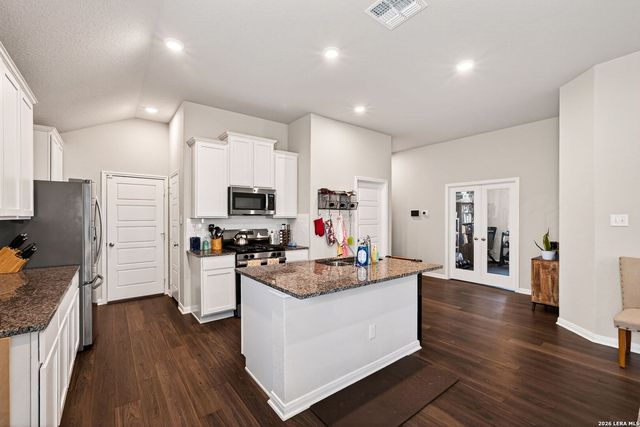 13111 Bay Point Way, St Hedwig, TX 78152