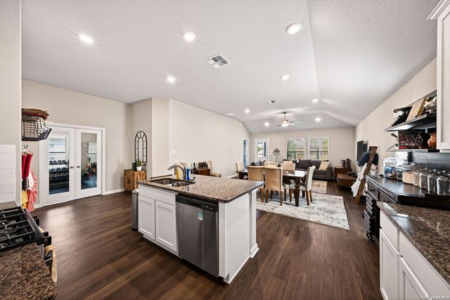 13111 Bay Point Way, St Hedwig, TX 78152