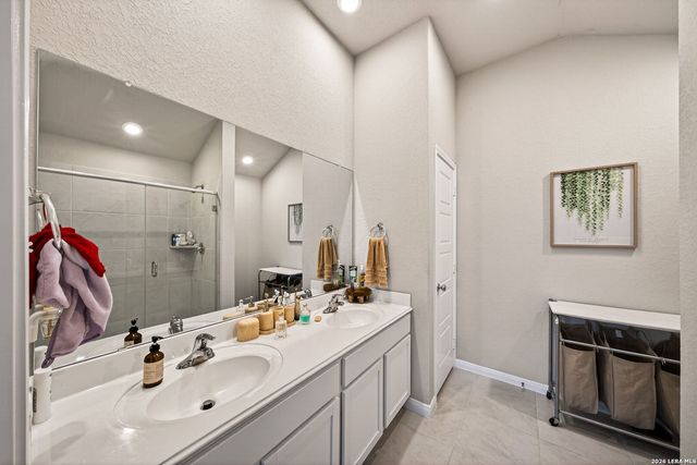 13111 Bay Point Way, St Hedwig, TX 78152