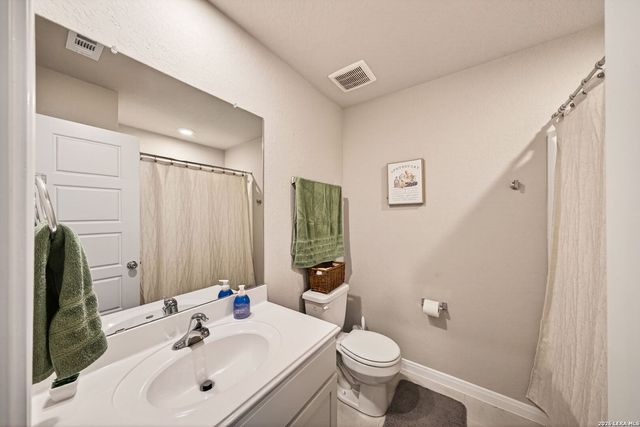 13111 Bay Point Way, St Hedwig, TX 78152