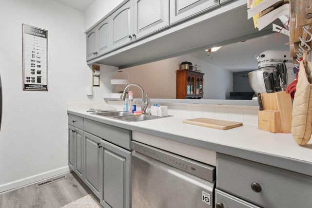 1781 Sawgrass Drive, BLDG B, Reynoldsburg, OH 43068