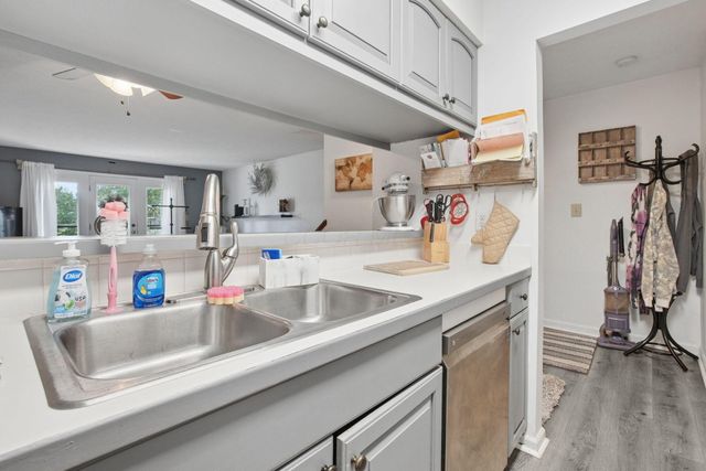 1781 Sawgrass Drive, BLDG B, Reynoldsburg, OH 43068